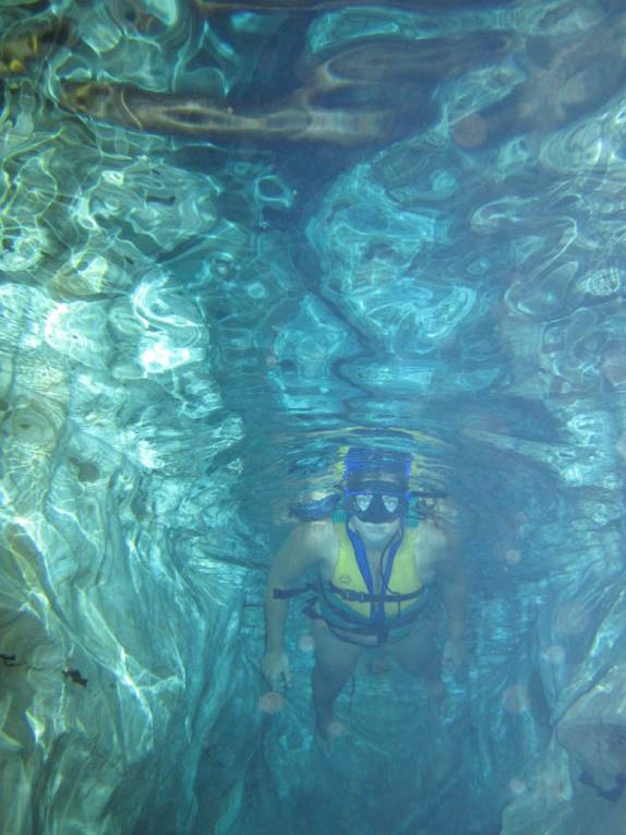 Mergulhando no Poço Azul, próximo à Andaraí, na Chapada Diamantina - BA (foto de Israel Oliveira)